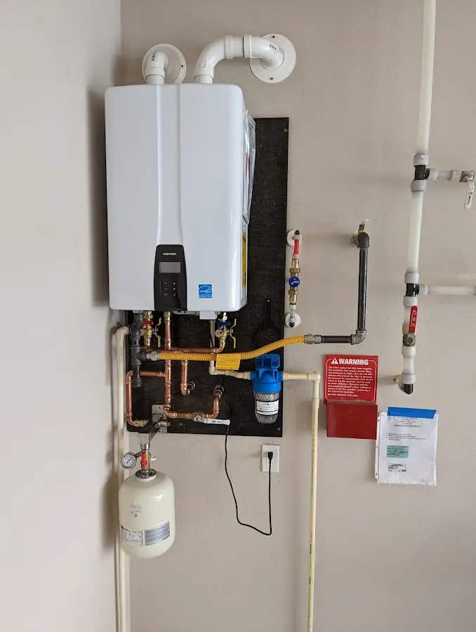 Professional plumber installing copper piping in a Drum Point home